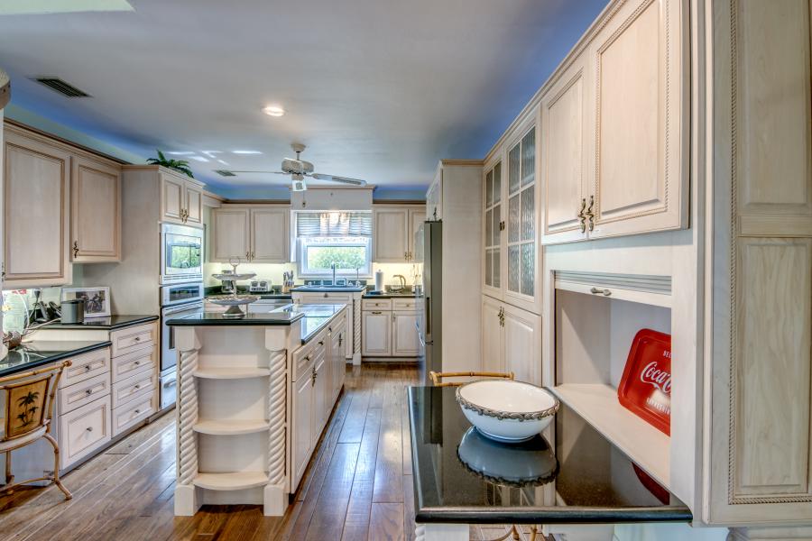 23-Kitchen